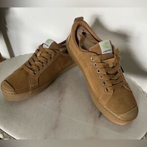 Cariuma UNISEX Oca Low Camel Suede